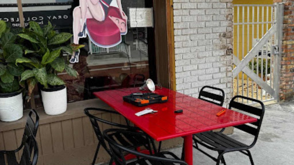 Cheeser's Palace Cafe